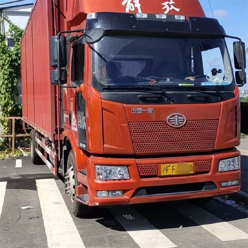 沿滩区罗平县进仓物流：专线直达的多元货运之旅